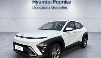 31683 : Hyundai Toulouse Sud Labège - Automobiles Delahaye - HYUNDAI KONA Intuitive - KONA II - ATLAS WHITE - Automate sequentiel - Essence / Courant électrique