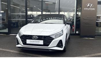 40990 : Hyundai Dax - i-AUTO - HYUNDAI i20 - i20 - Polar White Métal/Toit/rétros Black - Traction - Essence/Micro-Hybride