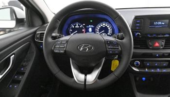 75010 : Hyundai Paris Nord - Goncourt Automobiles - HYUNDAI i30 SW Creative - i30 III - BLANC - Boîte manuelle - Diesel