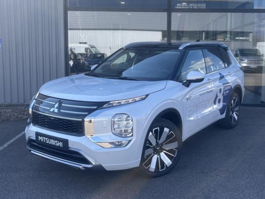 54520 : Hyundai Nancy - Théobald Automobiles - MITSUBISHI Outlander - Outlander - Diamond White Spéciale/Toit Noir - Transmission intégrale - Hybride rechargeable : Essence/Electrique