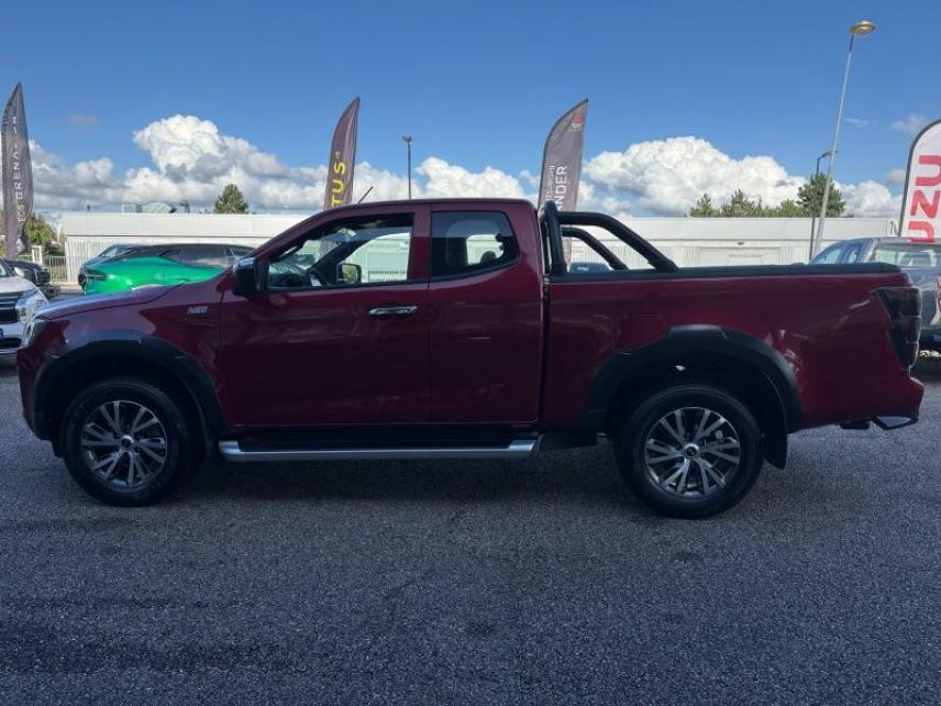 54520 : Hyundai Nancy - Théobald Automobiles - ISUZU D-Max - D-Max - Red Spinel Mica - Transmission intégrale enclenc - Diesel