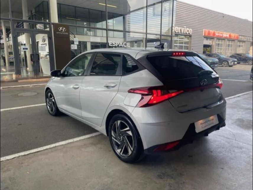 45000 : Hyundai Orléans Motors - HYUNDAI i20 - i20 - Sleek Silver Métal - Traction - Essence