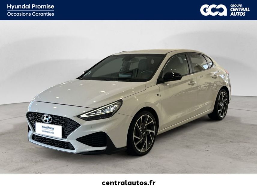 75010 : Hyundai Paris Nord - Goncourt Automobiles - HYUNDAI i30 FASTBACK N Line - i30 III - Blanc - Boîte séquentielle - Essence sans plomb