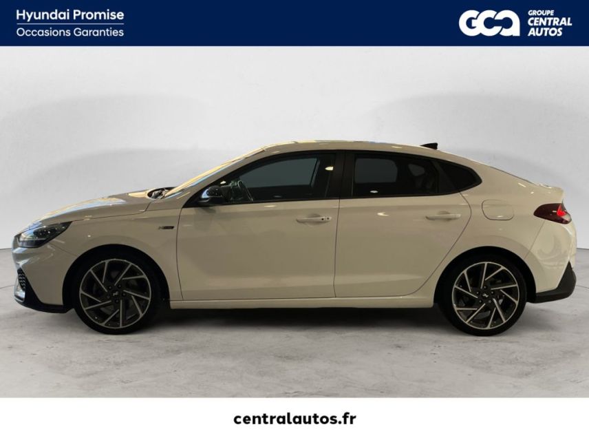 75010 : Hyundai Paris Nord - Goncourt Automobiles - HYUNDAI i30 FASTBACK N Line - i30 III - Blanc - Boîte séquentielle - Essence sans plomb