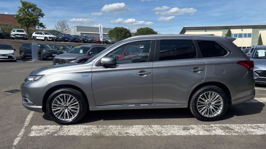 75010 : Hyundai Paris Nord - Goncourt Automobiles - MITSUBISHI OUTLANDER PHEV Instyle - OUTLANDER III - Gris - Automate à fonct. Continu - Essence / Courant électrique