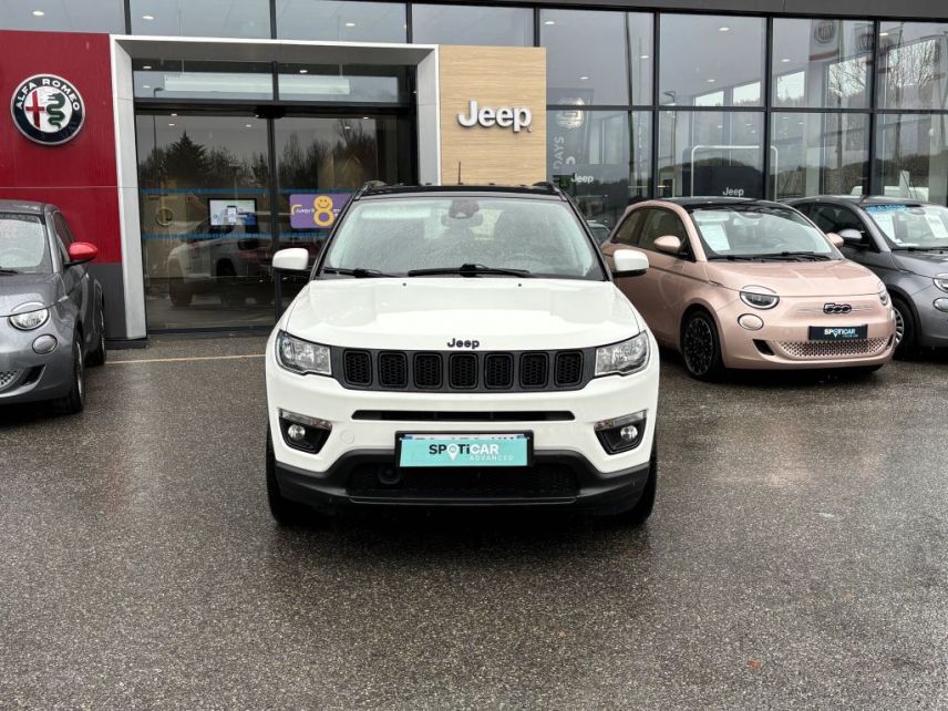 75010 : Hyundai Paris Nord - Goncourt Automobiles - JEEP COMPASS MY20 Brooklyn Edition - COMPASS II - BLANC - Boîte automatique - Essence / Courant électrique