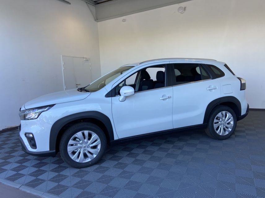 75010 : Hyundai Paris Nord - Goncourt Automobiles - SUZUKI S-CROSS Privilège - S-CROSS II - Blanc - Boîte manuelle - Essence sans plomb