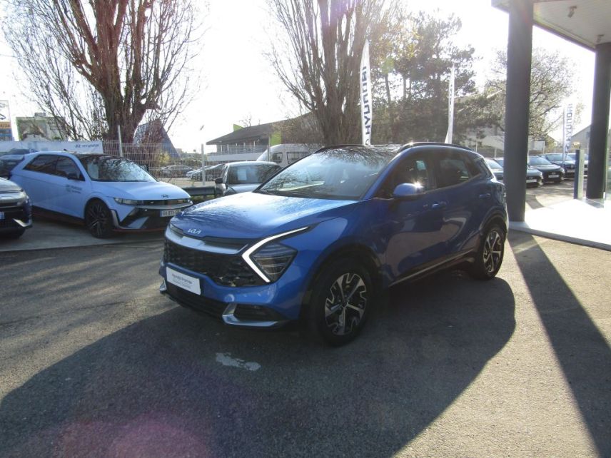 75010 : Hyundai Paris Nord - Goncourt Automobiles - KIA SPORTAGE Design - SPORTAGE V - Bleu - Boîte automatique - Essence / Courant électrique