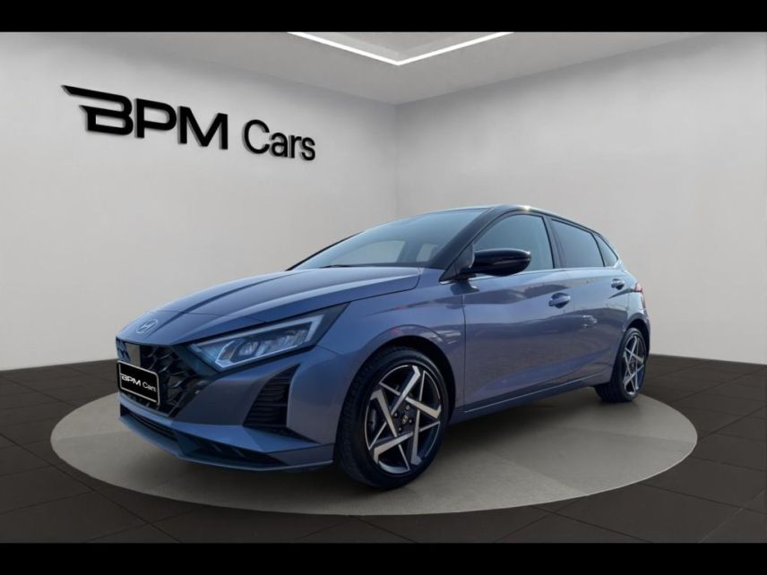 45200 : Hyundai Montargis - BPM Cars - HYUNDAI i20 - i20 - Meta Blue Métal/Toit+rétros Black - Traction - Essence