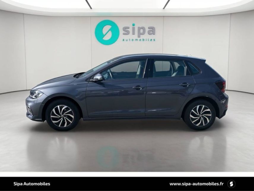 75010 : Hyundai Paris Nord - Goncourt Automobiles - VOLKSWAGEN POLO Life Plus - POLO VI - Smoky Gray Metallic - Automate sequentiel - Essence sans plomb