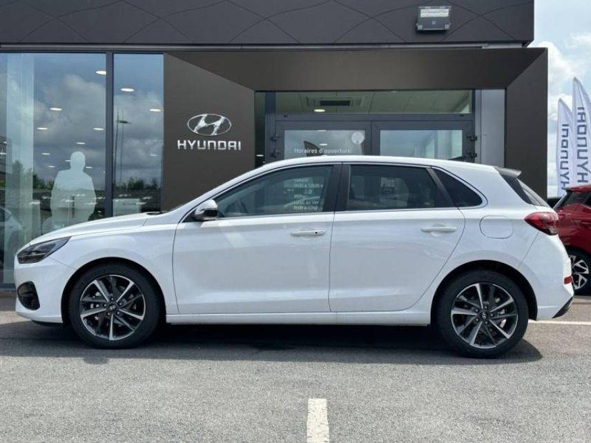 54520 : Hyundai Nancy - Théobald Automobiles - HYUNDAI i30 - i30 - Serenity White métal - Traction - Essence