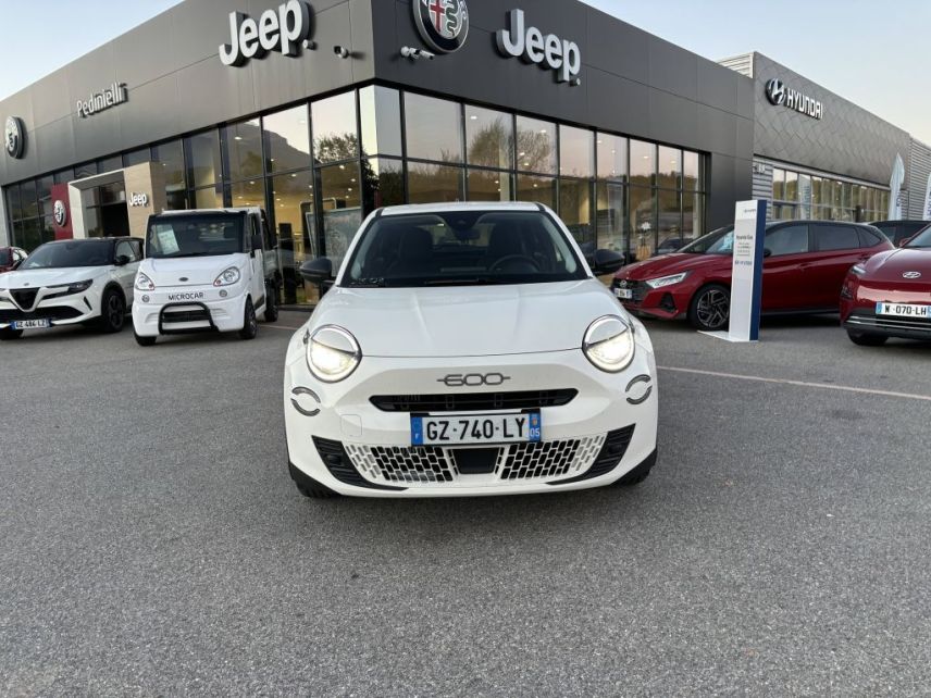 75010 : Hyundai Paris Nord - Goncourt Automobiles - FIAT 600  - 600 - Blanc - Boîte automatique - Essence sans plomb