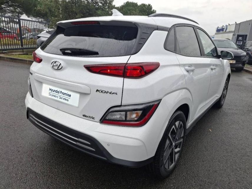 56000 : Hyundai Vannes - Park Lann Automobiles - HYUNDAI Kona - Kona - Chalk White Métal - Traction - Electrique