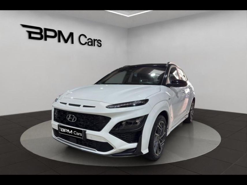 92130 : Hyundai ISSY-LES-MOULINEAUX - BPM Cars - HYUNDAI Kona - Kona - Atlas White/Toit/rétros Black - Traction - Essence/Micro-Hybride