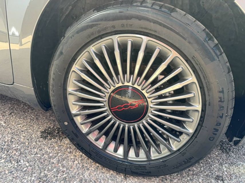 75010 : Hyundai Paris Nord - Goncourt Automobiles - FIAT 500e CABRIOLET MY22 SERIE 1 STEP 1 (RED) - 500 III - Gris - Automate à fonct. Continu - Courant électrique