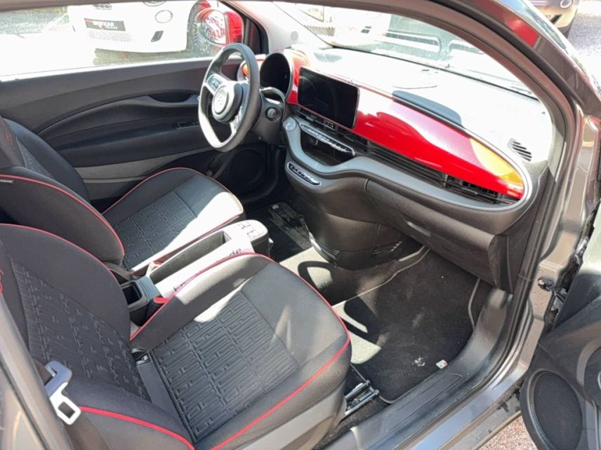 75010 : Hyundai Paris Nord - Goncourt Automobiles - FIAT 500e CABRIOLET MY22 SERIE 1 STEP 1 (RED) - 500 III - Gris - Automate à fonct. Continu - Courant électrique