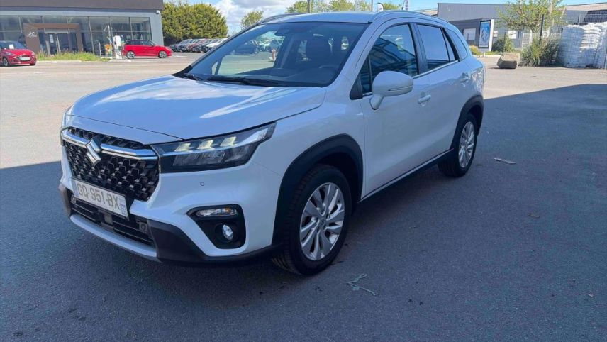 75010 : Hyundai Paris Nord - Goncourt Automobiles - SUZUKI S-CROSS Privilège - S-CROSS II - Blanc - Boîte manuelle - Essence sans plomb