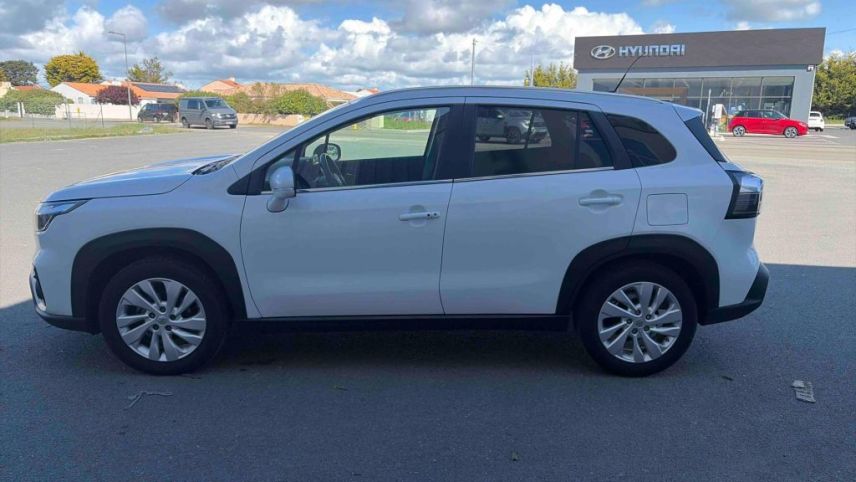 75010 : Hyundai Paris Nord - Goncourt Automobiles - SUZUKI S-CROSS Privilège - S-CROSS II - Blanc - Boîte manuelle - Essence sans plomb