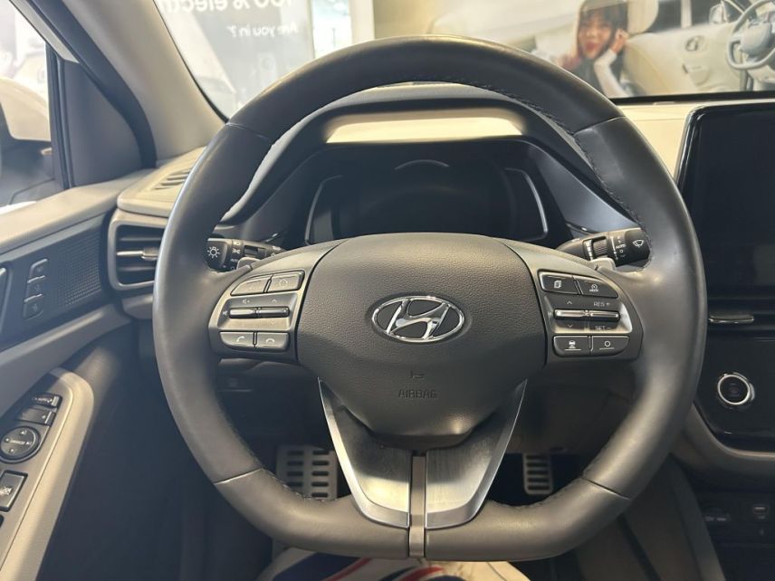 75010 : Hyundai Paris Nord - Goncourt Automobiles - HYUNDAI IONIQ Executive - IONIQ - Blanc - Automate sequentiel - Essence / Courant électrique