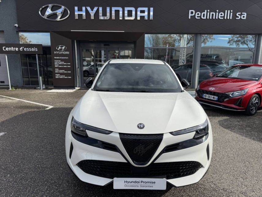 75010 : Hyundai Paris Nord - Goncourt Automobiles - ALFA ROMEO JUNIOR Premium - JUNIOR - Blanc - Automate sequentiel - Essence sans plomb