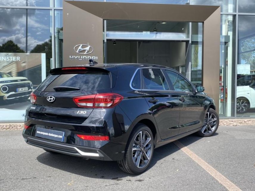 92250 : Hyundai Motor Company - HYUNDAI i30 - i30 - Abyss Black métal - Traction - Essence