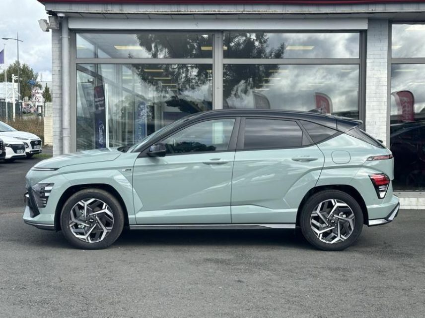 57200 : Hyundai Sarreguemines - Theobald Automobiles - HYUNDAI Kona - Kona - Mirage Green/Toit/rétros Black - Traction - Hybride : Essence/Electrique