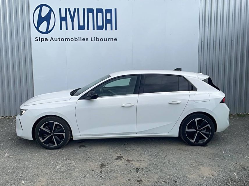 75010 : Hyundai Paris Nord - Goncourt Automobiles - OPEL ASTRA Elegance Business - ASTRA (10/2021) - BLANC - Boîte automatique - Essence / Courant électrique