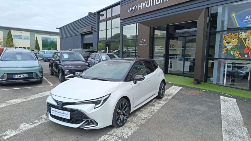 75010 : Hyundai Paris Nord - Goncourt Automobiles - TOYOTA COROLLA HYBRIDE MY22 Collection - COROLLA XII - Blanc - Automate à fonct. Continu - Essence / Courant électrique