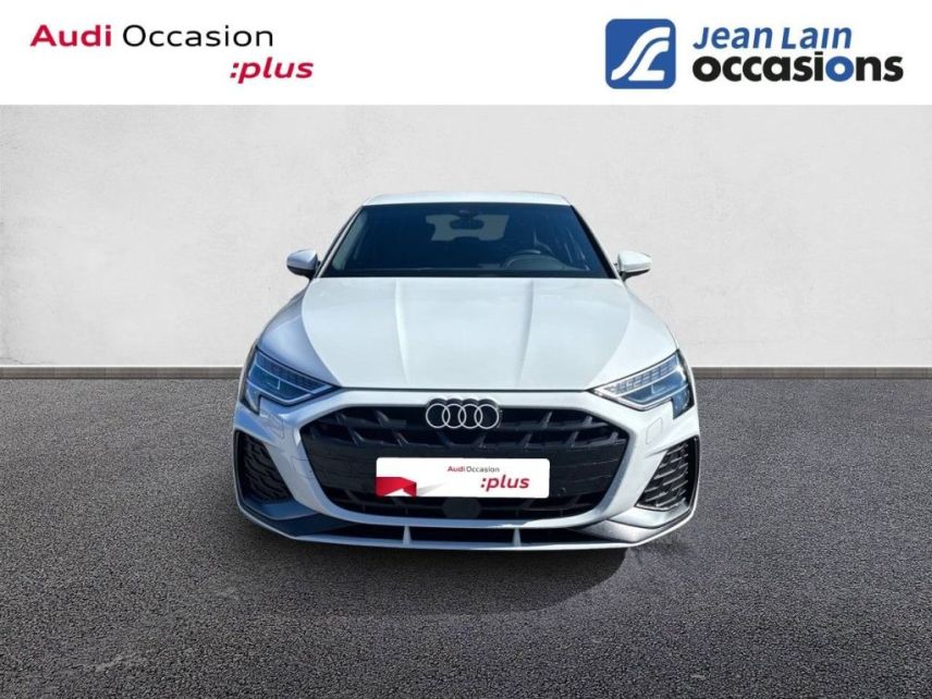 75010 : Hyundai Paris Nord - Goncourt Automobiles - AUDI A3 SPORTBACK S line - A3/S3/RS3 IV - BLANC GLACIER METALLISE - Automate sequentiel - Essence sans plomb
