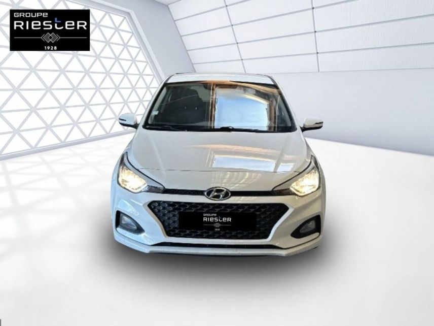 75010 : Hyundai Paris Nord - Goncourt Automobiles - HYUNDAI i20 Initia - i20 II - BLANC - Boîte manuelle - Essence sans plomb