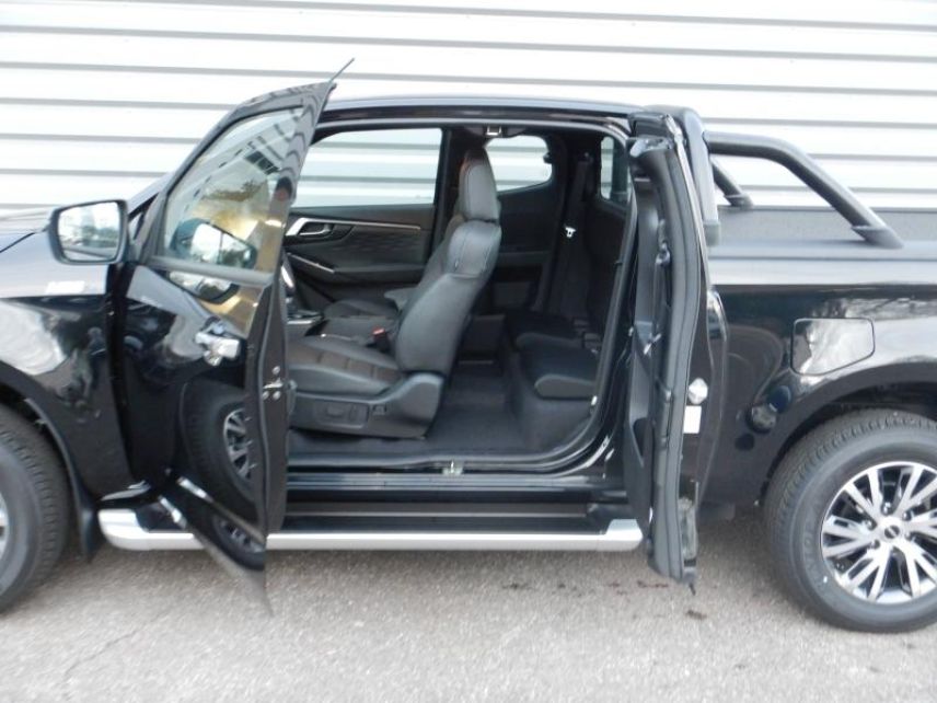 52000 : Hyundai Chaumont - Garage Michel Bazin - ISUZU D-Max - D-Max - Onyx Black Mica métal - Transmission intégrale enclenc - Diesel