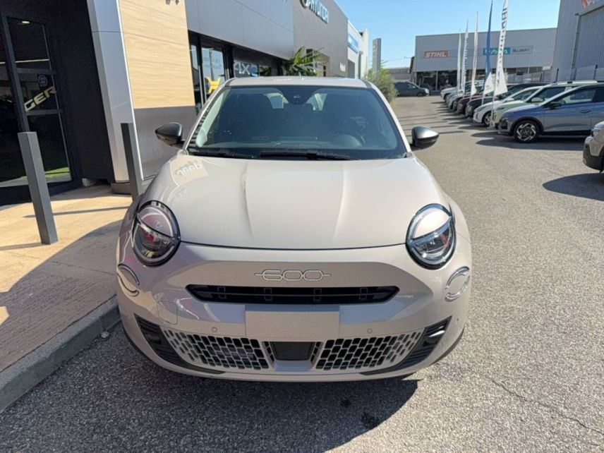 75010 : Hyundai Paris Nord - Goncourt Automobiles - FIAT 600 SOCIETE  - 600 SOCIETE - Beige - Boîte automatique - Essence sans plomb