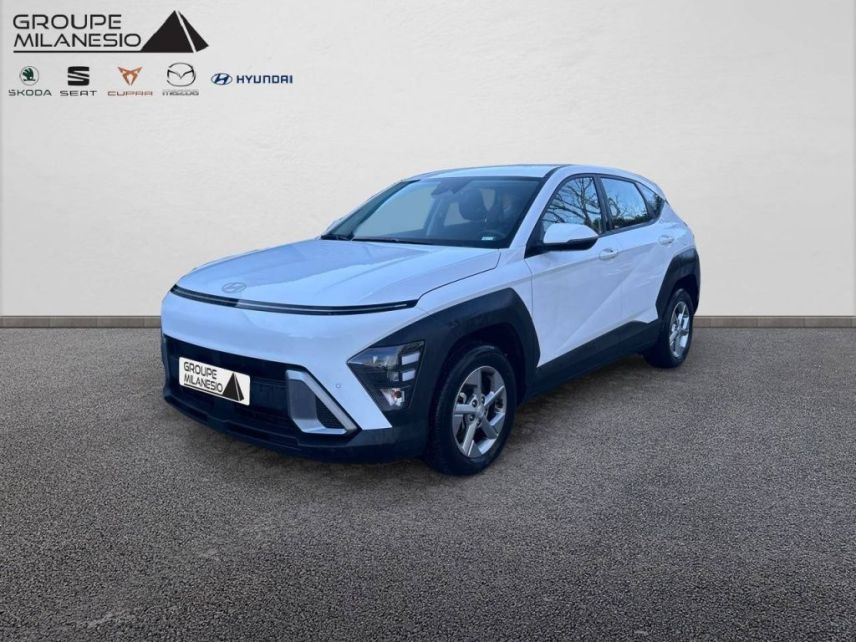 75010 : Hyundai Paris Nord - Goncourt Automobiles - HYUNDAI KONA Intuitive - KONA (02/2023) - ATLAS WHITE - Automate sequentiel - Essence / Courant électrique