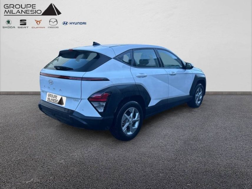 75010 : Hyundai Paris Nord - Goncourt Automobiles - HYUNDAI KONA Intuitive - KONA (02/2023) - ATLAS WHITE - Automate sequentiel - Essence / Courant électrique