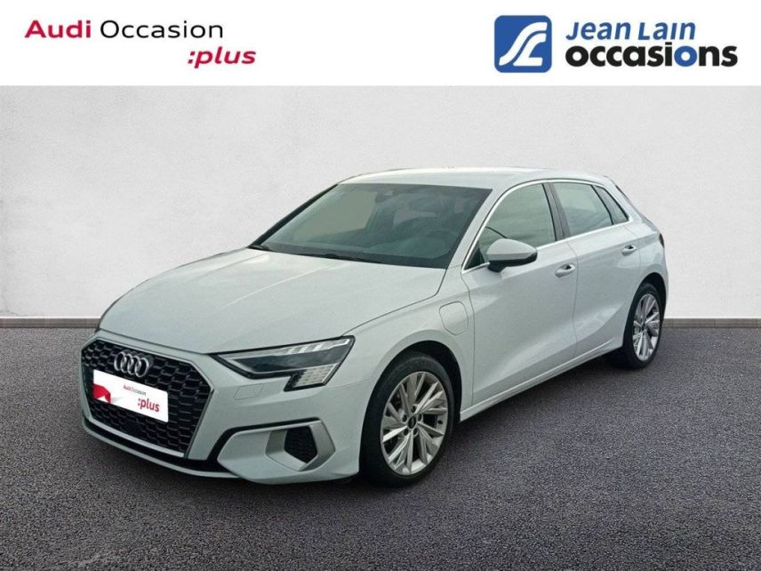 75010 : Hyundai Paris Nord - Goncourt Automobiles - AUDI A3 SPORTBACK Avus - A3/S3/RS3 IV - BLANC GLACIER METALLISE - Automate sequentiel - Essence / Courant électrique