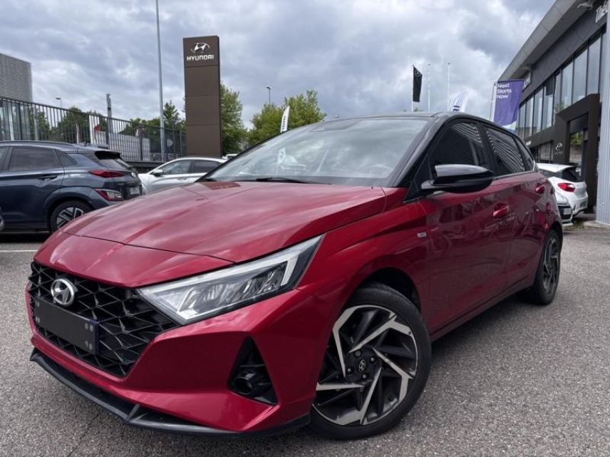 54520 : Hyundai Nancy - Théobald Automobiles - HYUNDAI i20 - i20 - Dragon Red Métal/Toit/rétro Black - Traction - Essence/Micro-Hybride