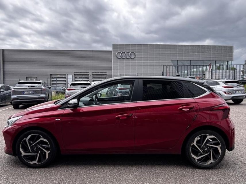 54520 : Hyundai Nancy - Théobald Automobiles - HYUNDAI i20 - i20 - Dragon Red Métal/Toit/rétro Black - Traction - Essence/Micro-Hybride