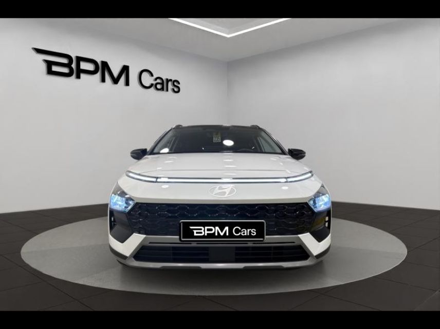 92130 : Hyundai ISSY-LES-MOULINEAUX - BPM Cars - HYUNDAI Bayon - Bayon - Atlas White Métal/Toit+rétros Black - Traction - Essence