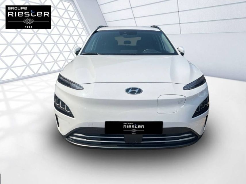 77100 : Hyundai Meaux - Protea by Riester - HYUNDAI KONA ELECTRIC Executive - KONA ELECTRIQUE - BLANC - Automate à fonct. Continu - Courant électrique