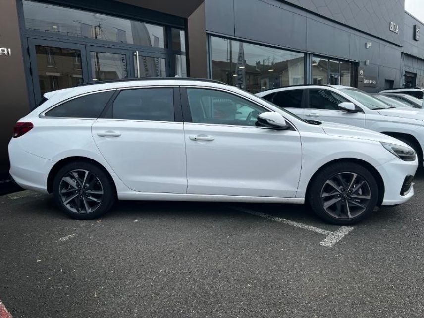 95100 : Hyundai Argenteuil - BNA - HYUNDAI i30 SW - i30 SW - Serenity White métal - Traction - Essence