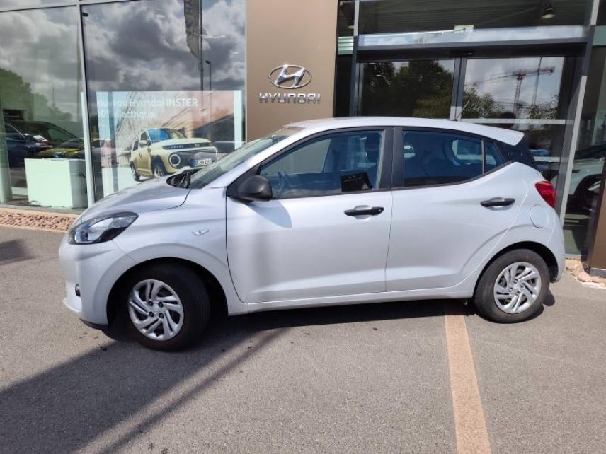 92250 : Hyundai Motor Company - HYUNDAI i10 - i10 - Sleek Silver Métal - Traction - Essence