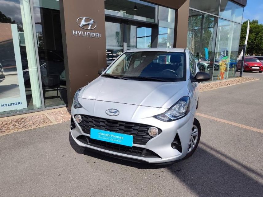 92250 : Hyundai Motor Company - HYUNDAI i10 - i10 - Sleek Silver Métal - Traction - Essence