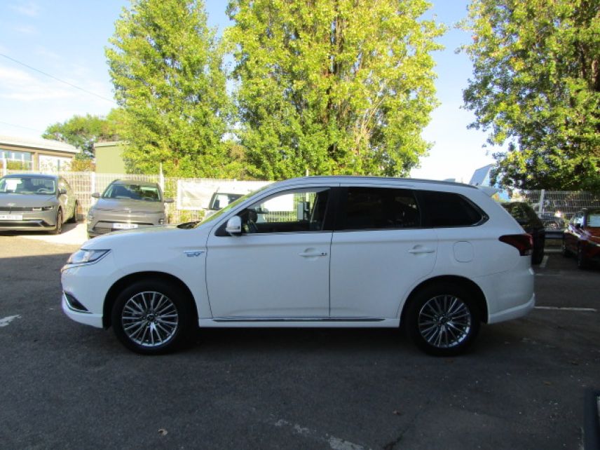 91100 : Hyundai Corbeil-Essonnes - CAP Fournier - MITSUBISHI OUTLANDER PHEV Business - OUTLANDER III - Blanc - Automate à fonct. Continu - Essence / Courant électrique