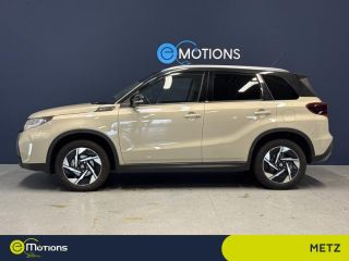 54520 : Hyundai Nancy - Théobald Automobiles - SUZUKI Vitara - Vitara - So'Color Savanna Ivory/Black métal - Traction - Hybride : Essence/Electrique