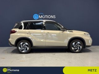 54520 : Hyundai Nancy - Théobald Automobiles - SUZUKI Vitara - Vitara - So'Color Savanna Ivory/Black métal - Traction - Hybride : Essence/Electrique