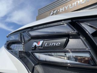 75010 : Hyundai Paris Nord - Goncourt Automobiles - HYUNDAI TUCSON N Line Executive - TUCSON IV - Blanc - Boîte automatique - Essence / Courant électrique