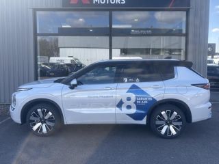54520 : Hyundai Nancy - Théobald Automobiles - MITSUBISHI Outlander - Outlander - Diamond White Spéciale/Toit Noir - Transmission intégrale - Hybride rechargeable : Essence/Electrique