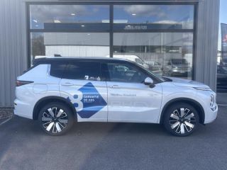 54520 : Hyundai Nancy - Théobald Automobiles - MITSUBISHI Outlander - Outlander - Diamond White Spéciale/Toit Noir - Transmission intégrale - Hybride rechargeable : Essence/Electrique