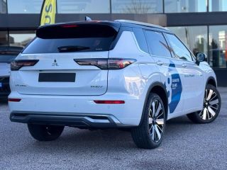 54520 : Hyundai Nancy - Théobald Automobiles - MITSUBISHI Outlander - Outlander - Diamond White Spéciale/Toit Noir - Transmission intégrale - Hybride rechargeable : Essence/Electrique