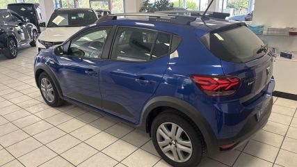 95500 : Hyundai Gonesse - ABVV - DACIA SANDERO Stepway Confort - SANDERO III - Bleu - Boîte manuelle - Essence ou gaz